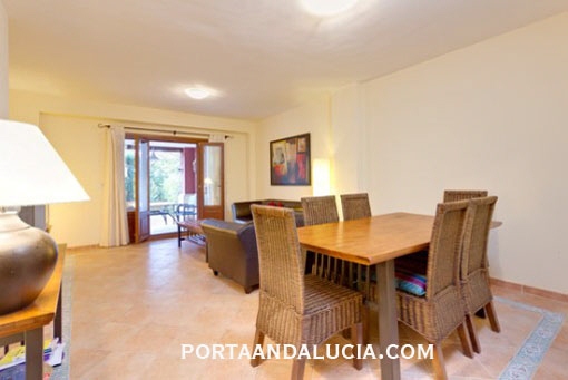 Nice fitted dining room