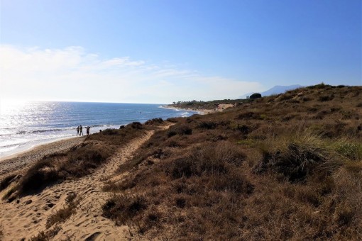The buyer of this wonderful building plot with sea views in Marbella can feel very pleased. With a sqm price of around 330 euros in this location he can reckon with a significant increase in value.