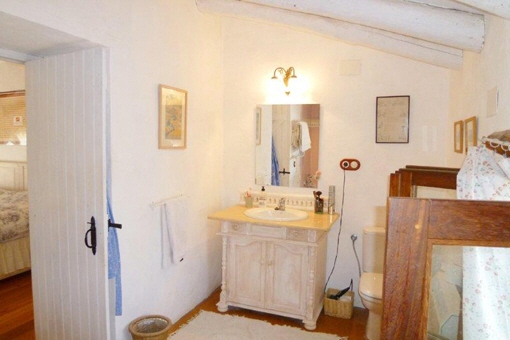 bathroomb