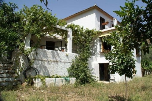 Rustic finca with beautiful garden in Riogordo, Málaga