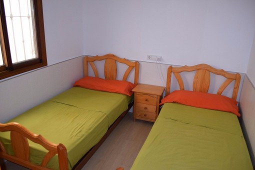Bedroom with twin beds