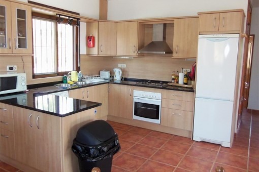 The full equipped kitchen