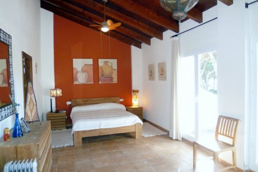 Spacious bedroom