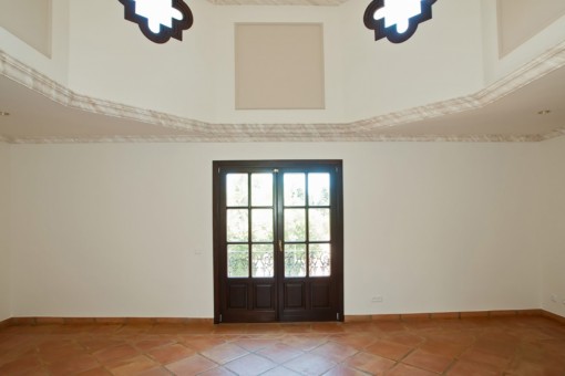 Living area with high ceiling