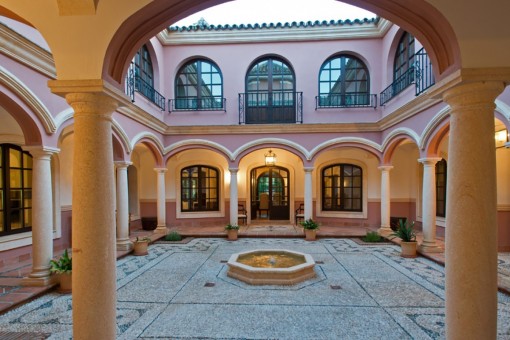 Patio with fountain