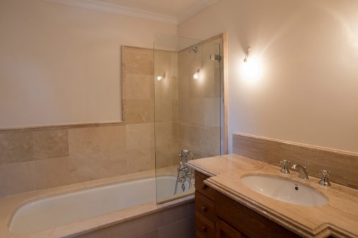 Bathroom with washbasin