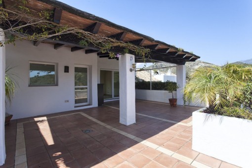 Alternative views of the terrace