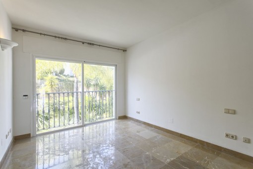 Spacious bedroom with views to the garden