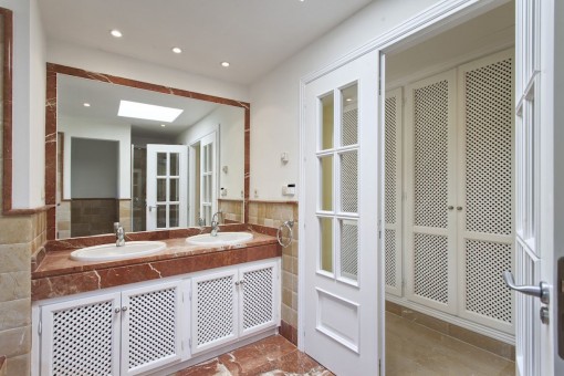 Alternative views of the bathroom