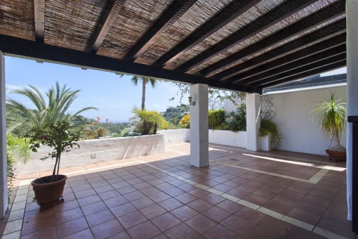 Fabulous covered terrace
