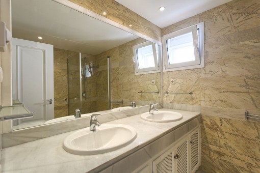 Bright bathroom with 2 washbasins