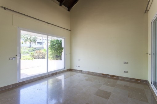 Spacious guest bedroom