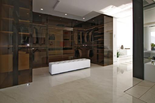 Large dressing room