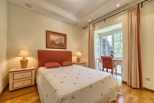 Another comfortable bedroom