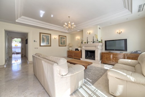 Alternative view of the living area