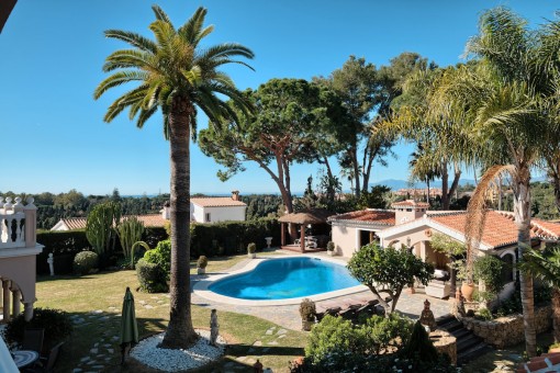 Beautifull and cozy family villa with sea views and garden in Elviria