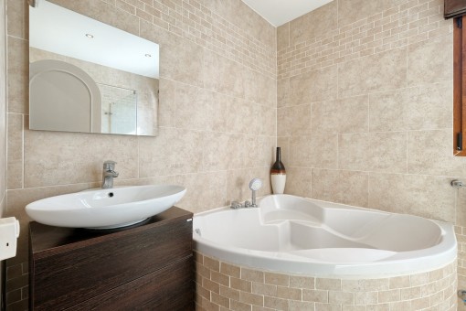 One of 3 bathrooms