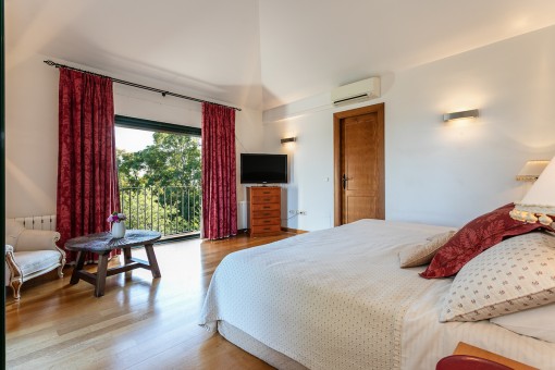 Cosy bedroom with double bed