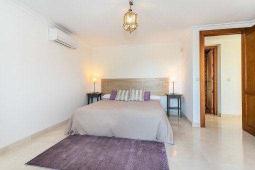 Another comfortable bedroom