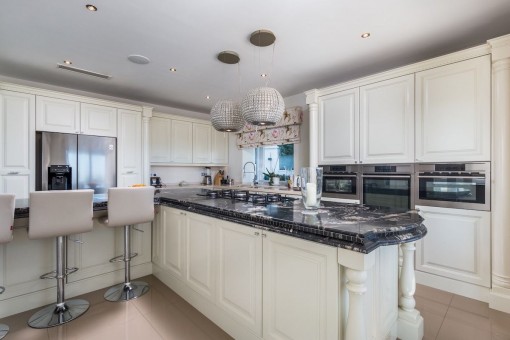 Modern and fully equipped kitchen
