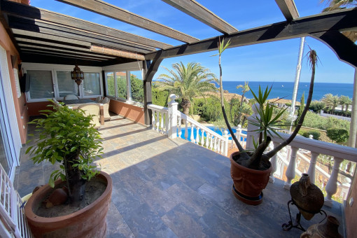 Partially covered terrace