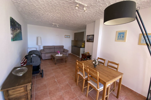 Living and dining area with a kitchenette