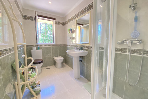 One of 4 bathrooms